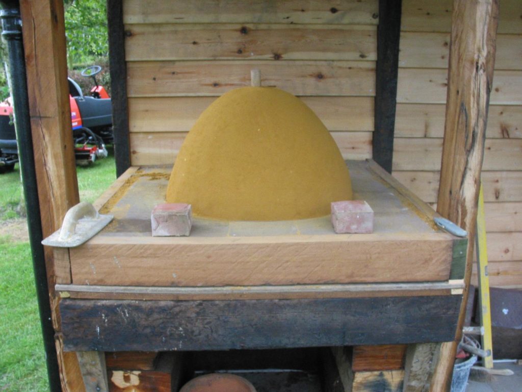 Simple but effective Clay Cob pizza oven- Lynsted 3
