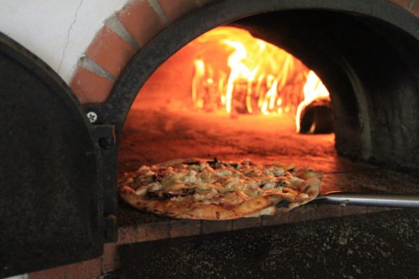 heligan pizza oven, heligan gardens,pizza oven, wood-fired oven,outdoor kitchen
