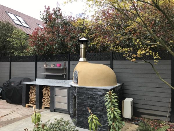 Oven Farnham Common, Buckinghamshire, F950, four grand-mere, brick oven, wood-fired oven, outdoor kitchen,